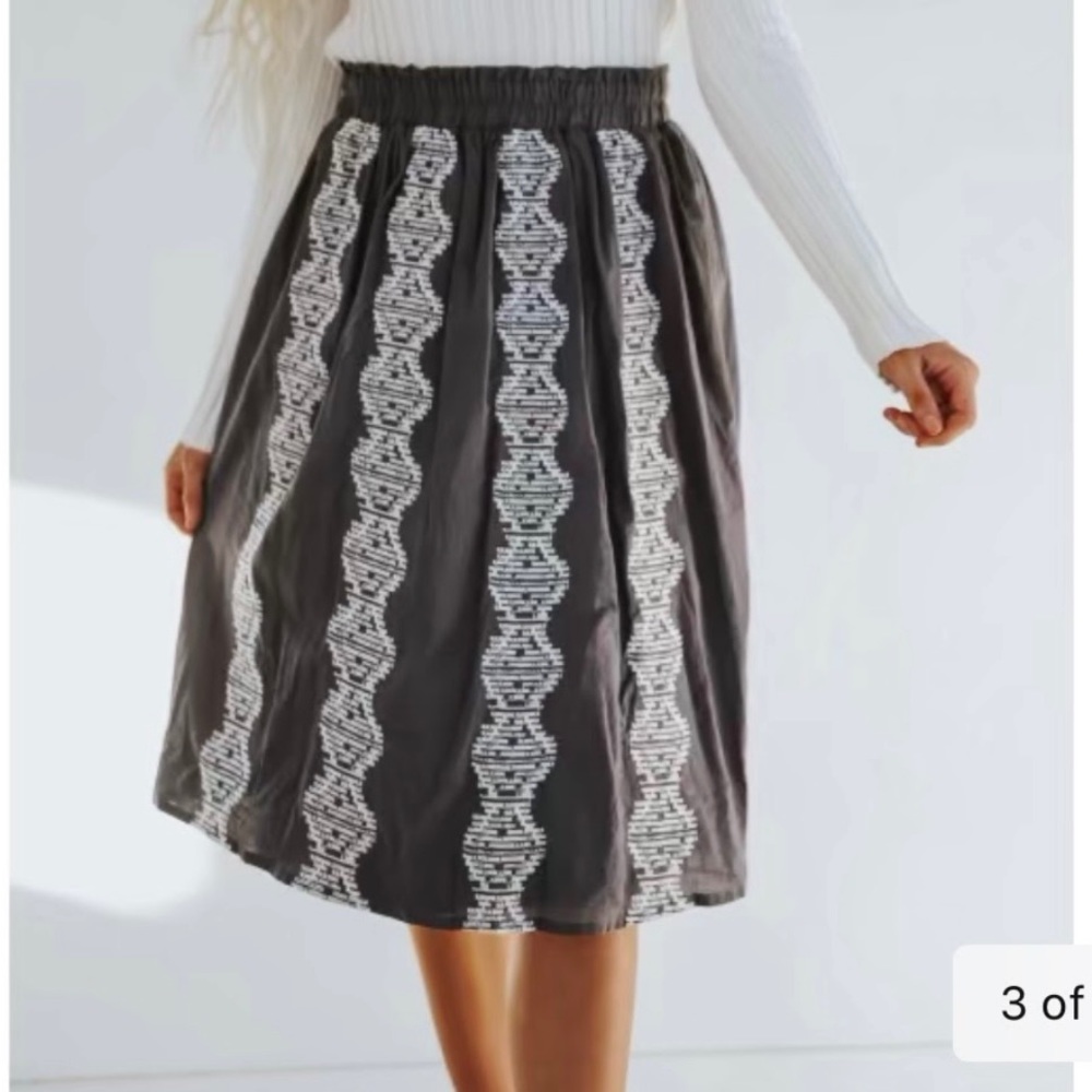 Polagram Gray White Threaded Modest Midi Skirt S